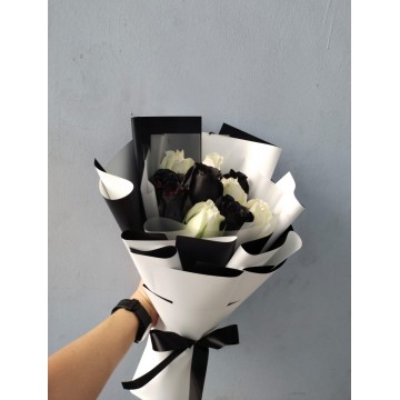 Black & White | Floral Bouquet